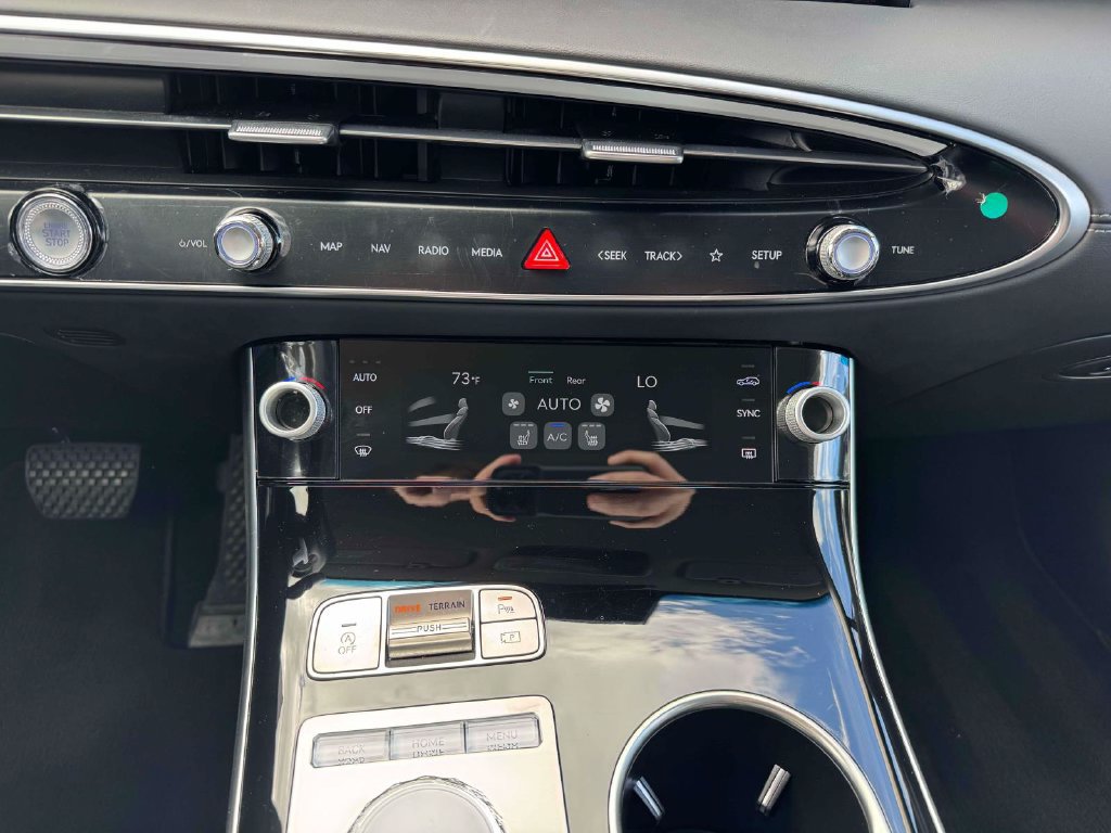 Certified 2026 Genesis GV70 2.5T AWD/4WD image 27