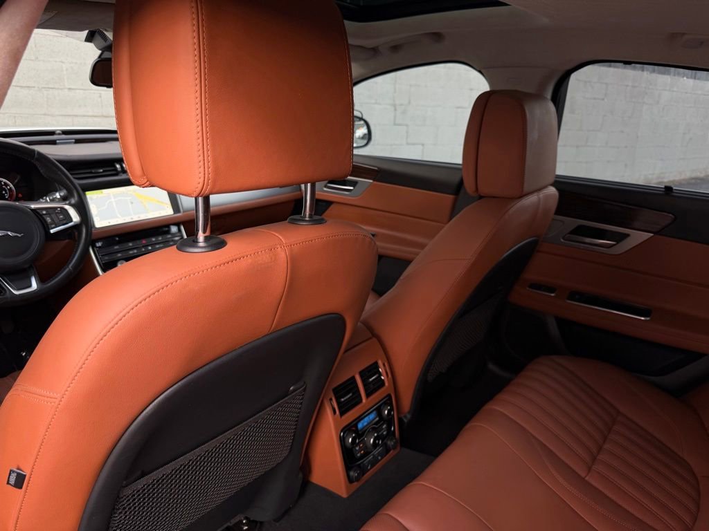 Used 2018 Jaguar XF Portfolio image 17