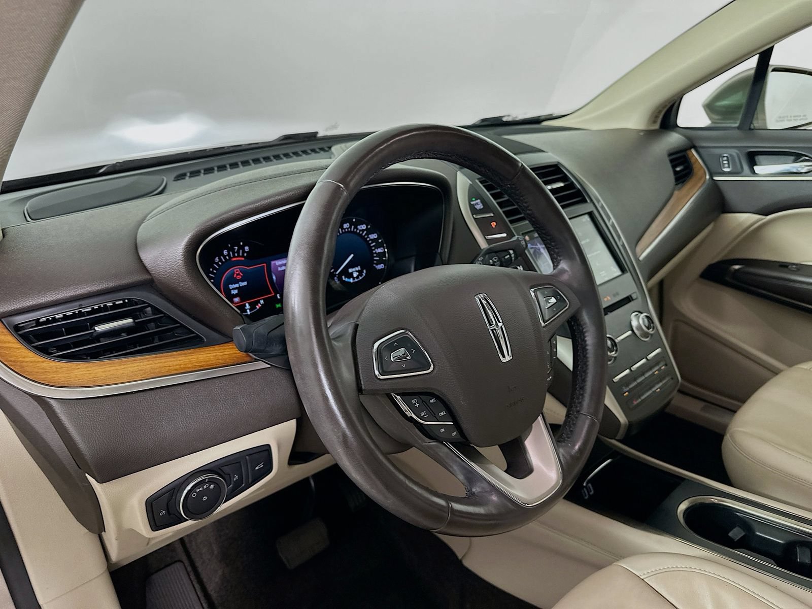 Used 2019 Lincoln MKC Select w/ Select Plus Package AWD/4WD image 31