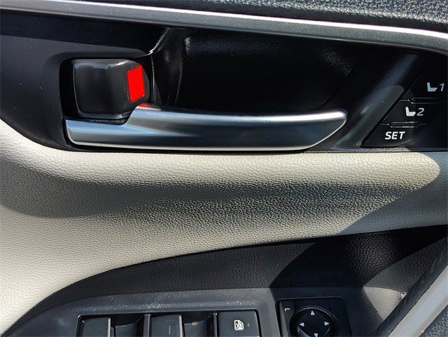 Used 2019 Toyota RAV4 Limited image 12