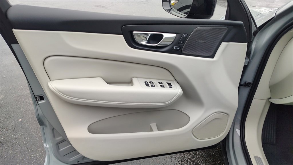 New 2026 Volvo XC60 B5 Ultra w/ Climate Package image 8