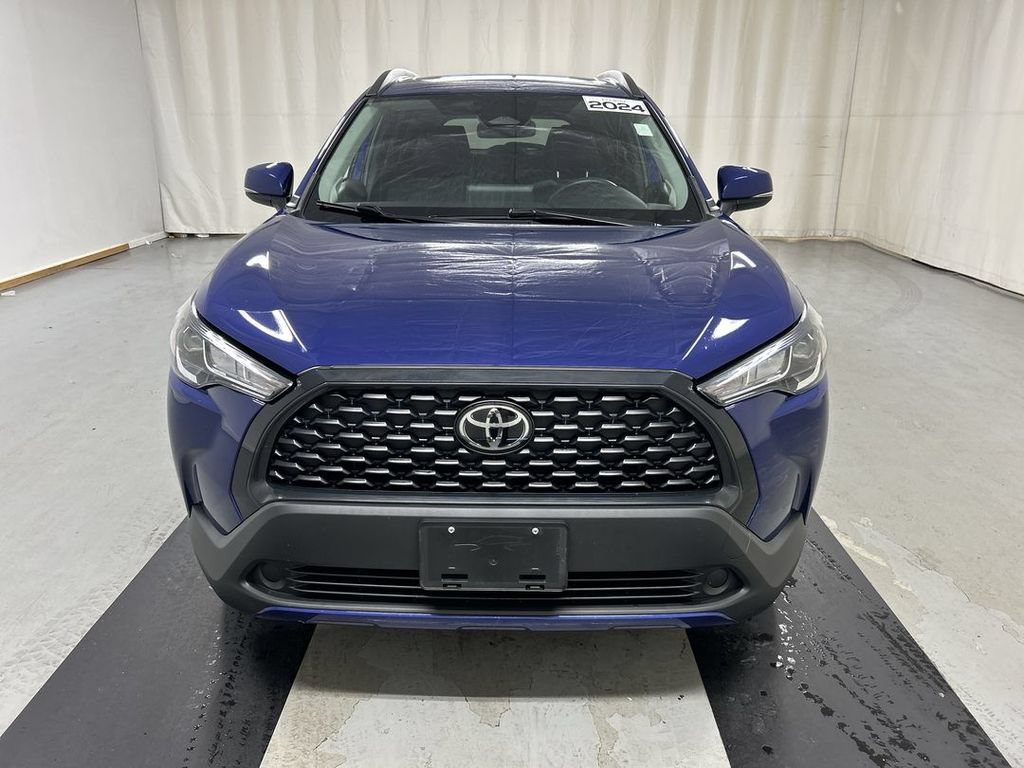 Used 2024 Toyota Corolla Cross LE w/ Moonroof Package AWD/4WD image 3