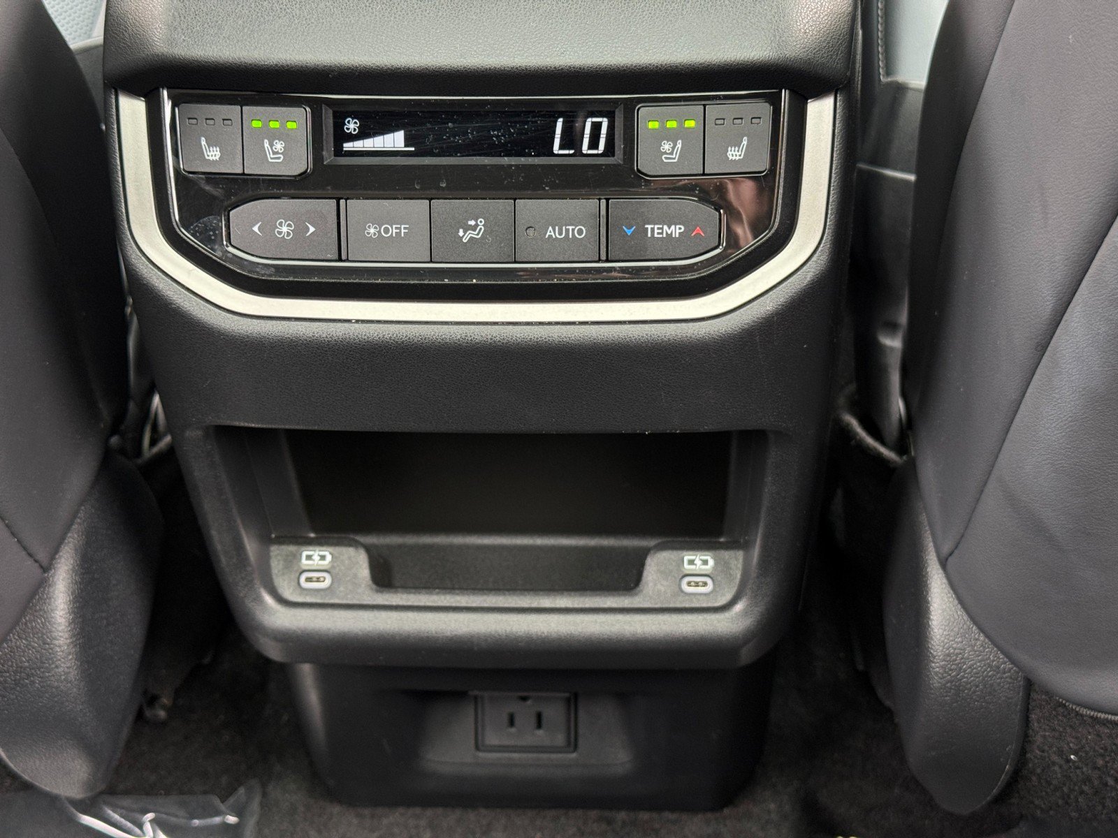 Used 2024 Lexus TX 500h AWD w/ Technology Package image 34