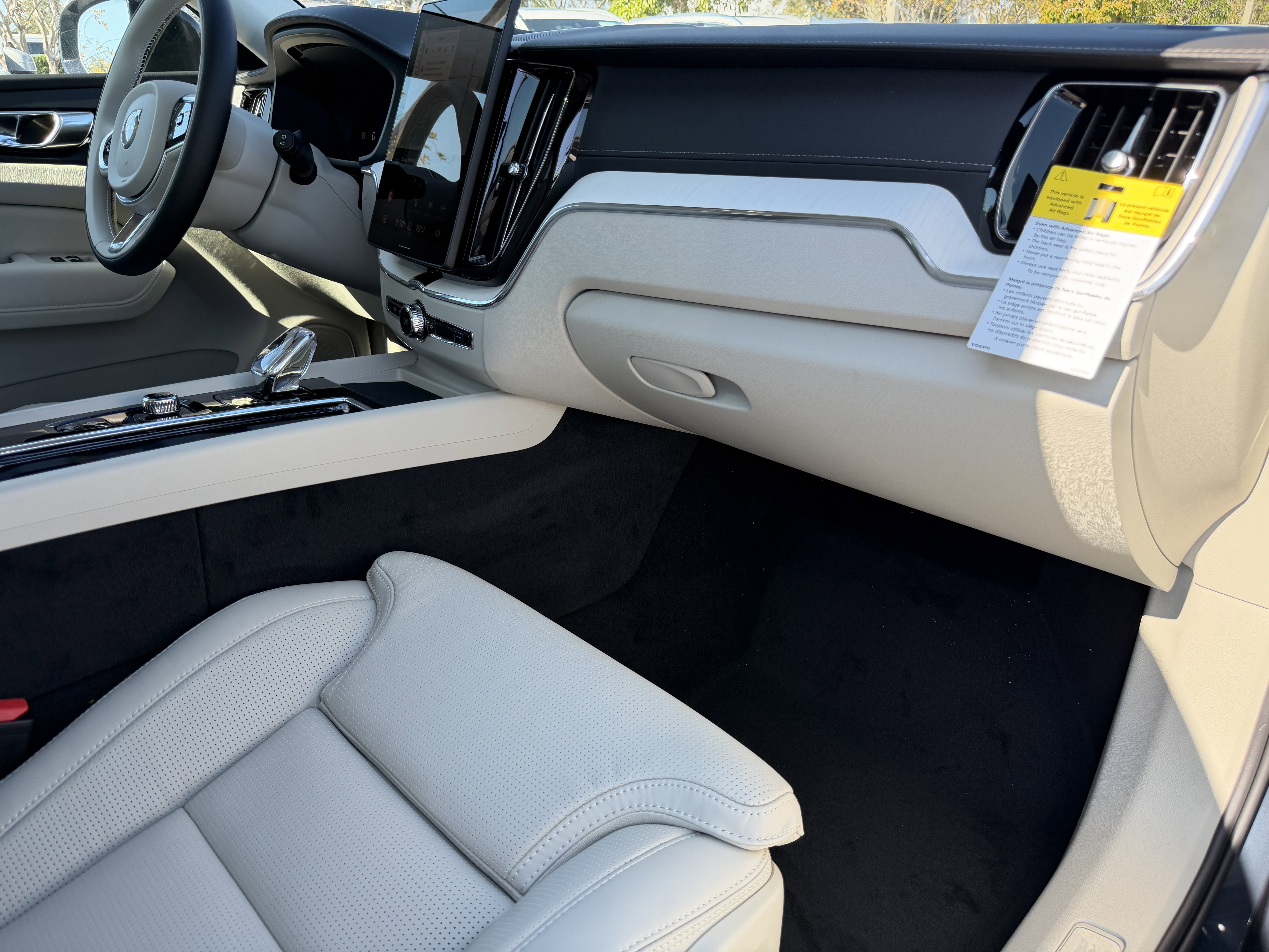 New 2026 Volvo XC60 T8 Ultra w/ Climate Package image 11