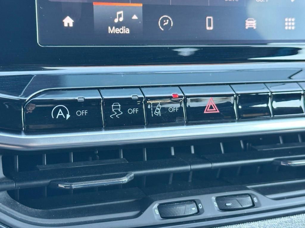 Used 2025 Jeep Compass Latitude image 18