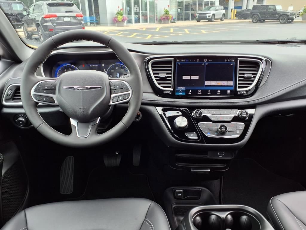 New 2026 Chrysler Pacifica Select image 20