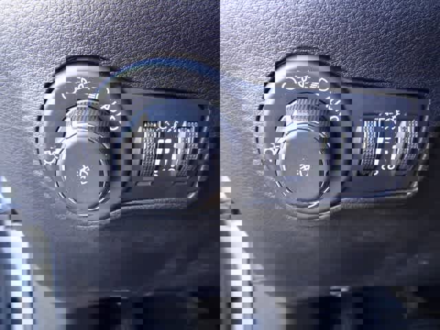 Used 2022 Jeep Compass Limited image 16