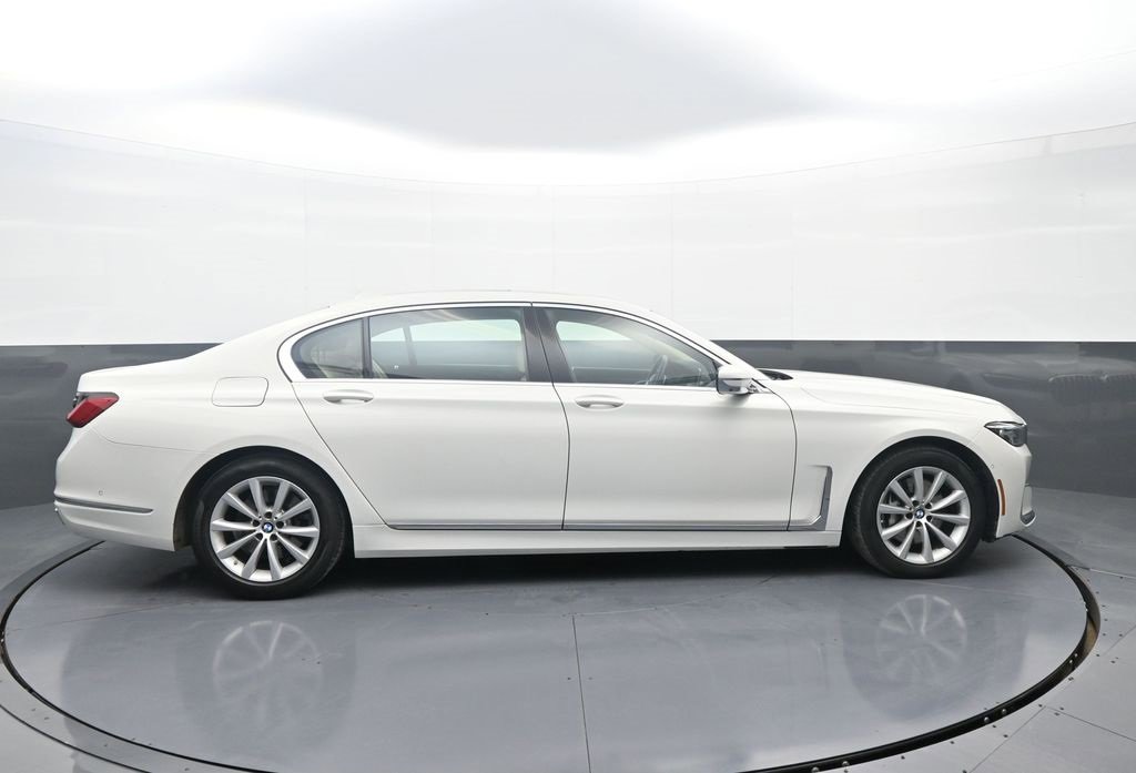 Used 2021 BMW 740i xDrive image 8