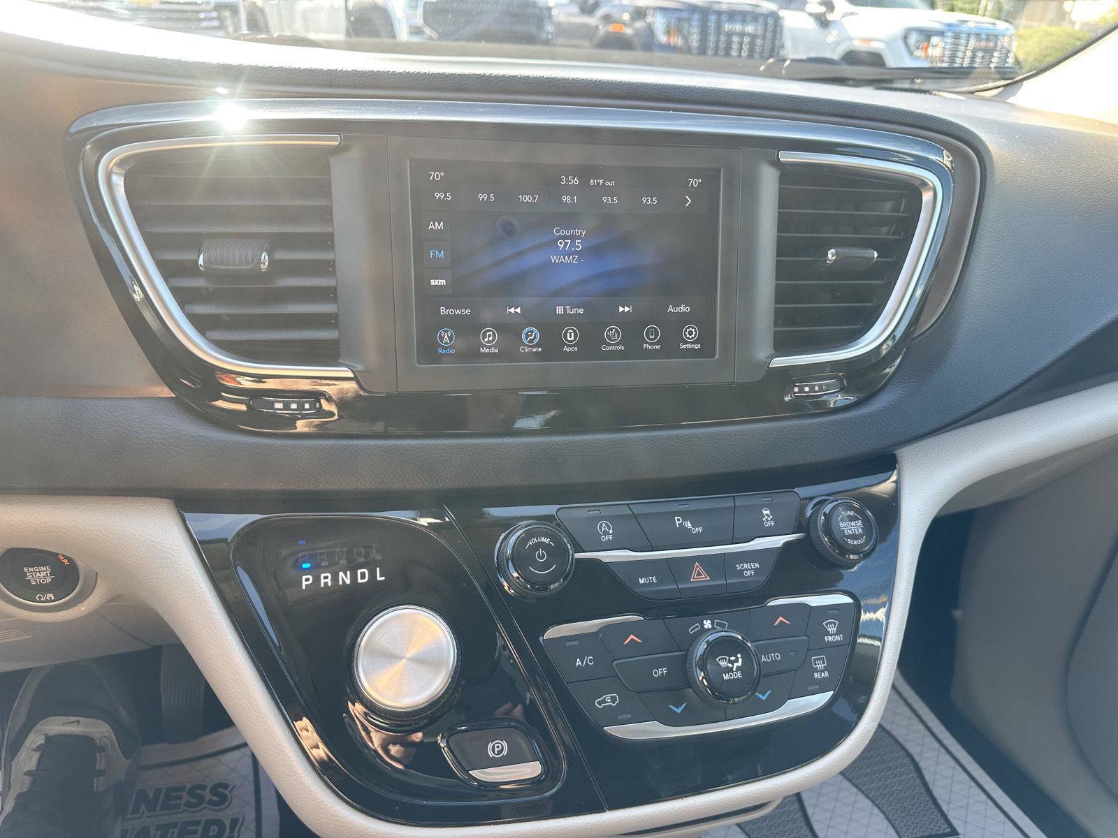 Used 2018 Chrysler Pacifica Touring-L FWD image 24