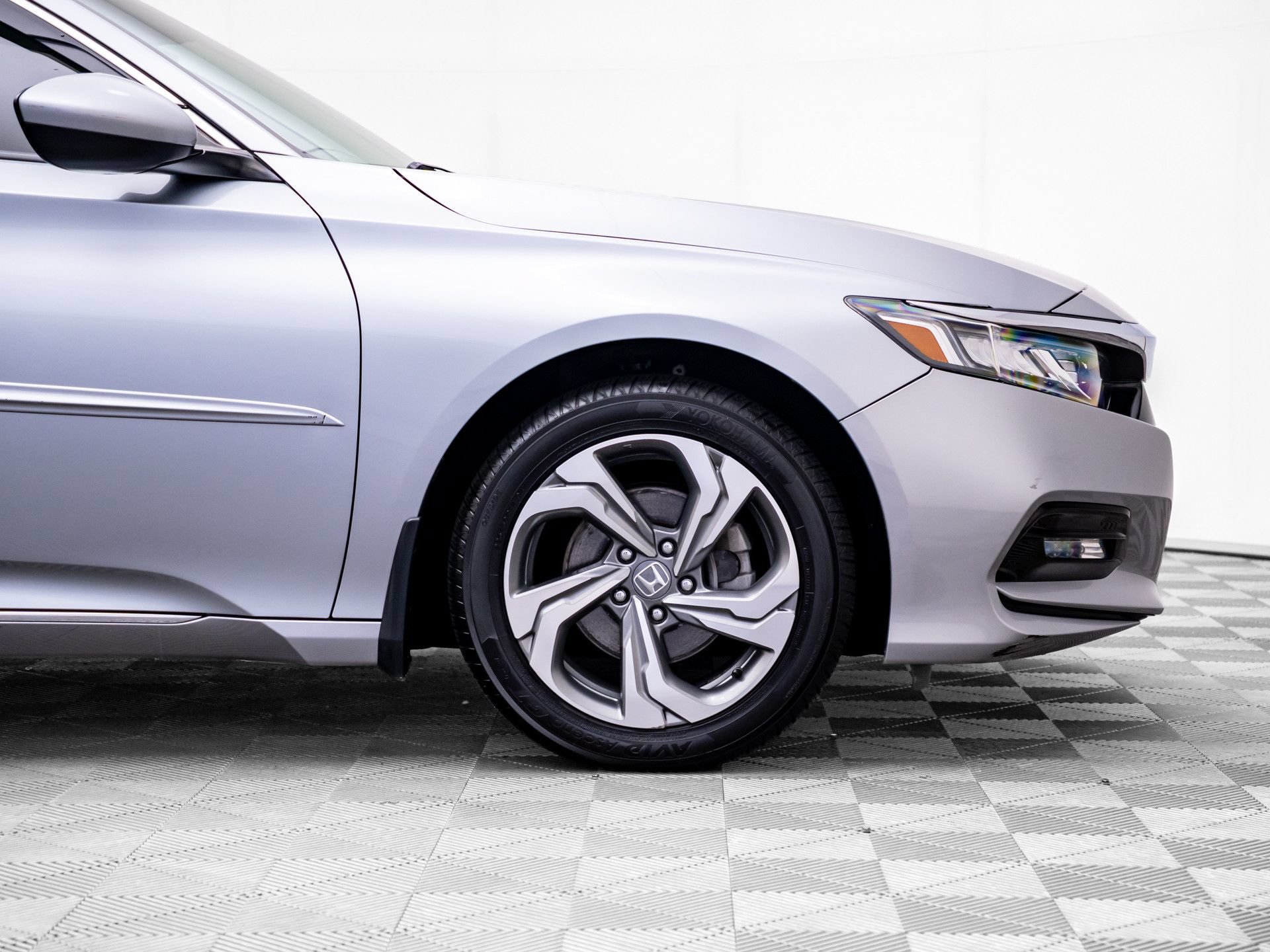 Used 2018 Honda Accord EX image 32