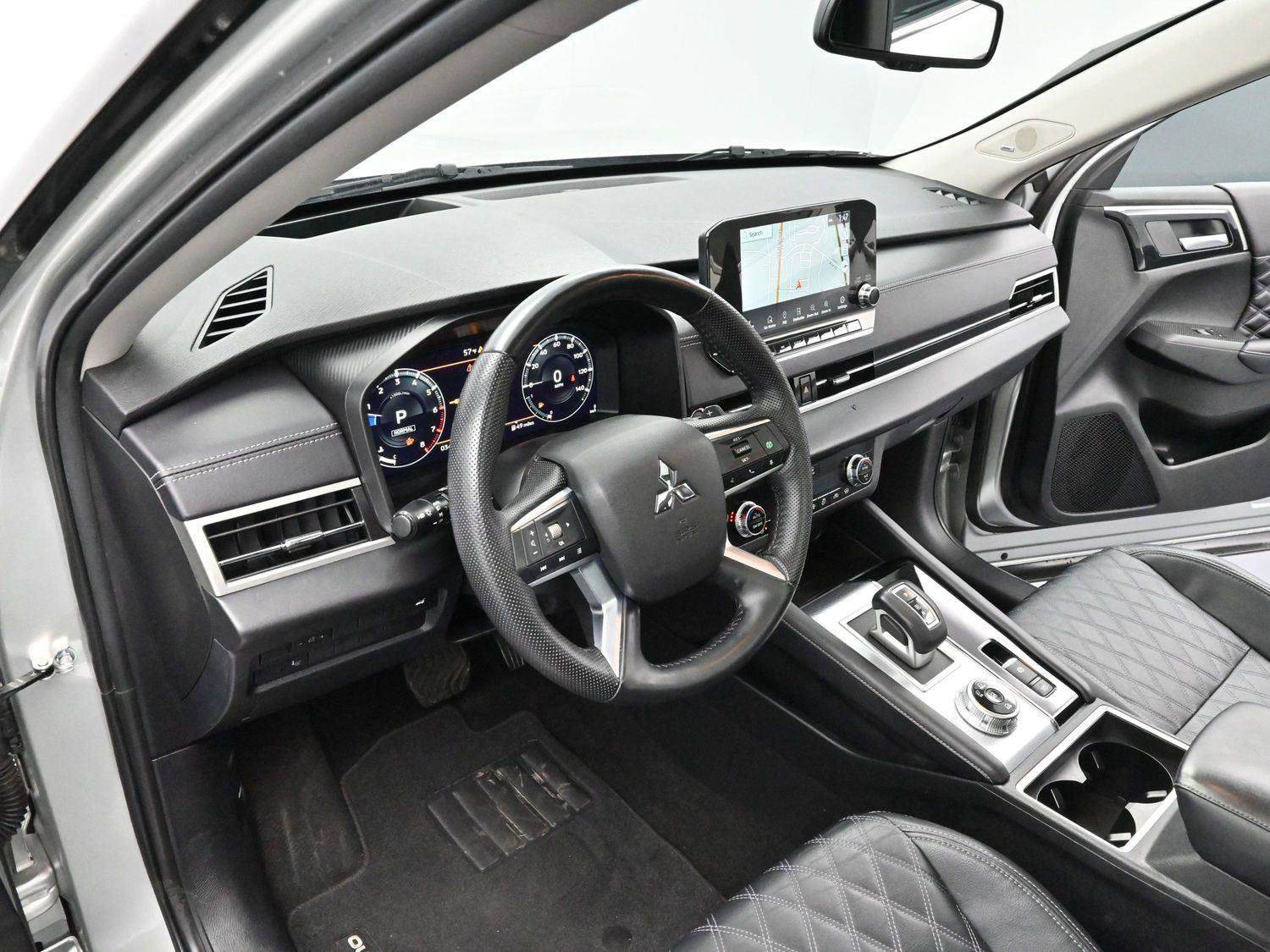Used 2023 Mitsubishi Outlander SEL image 13