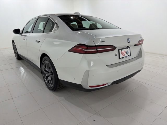 Used 2026 BMW 530i xDrive w/ Premium Package AWD/4WD image 3