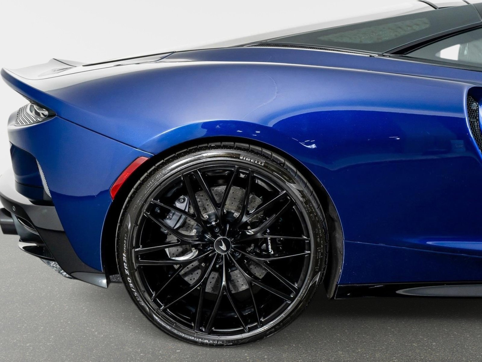 Used 2023 McLaren GT RWD image 8