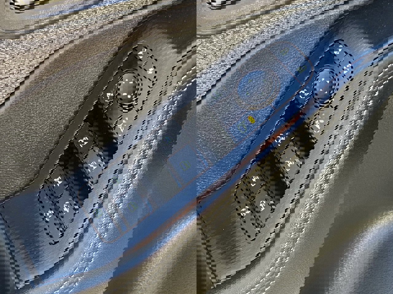 Used 2023 Nissan Rogue SV image 5