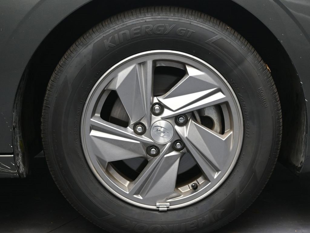 Certified 2025 Hyundai Elantra SE image 10