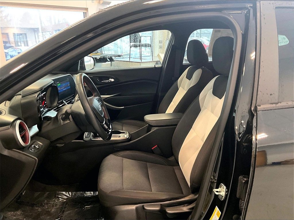 Used 2024 Chevrolet Trax RS image 10