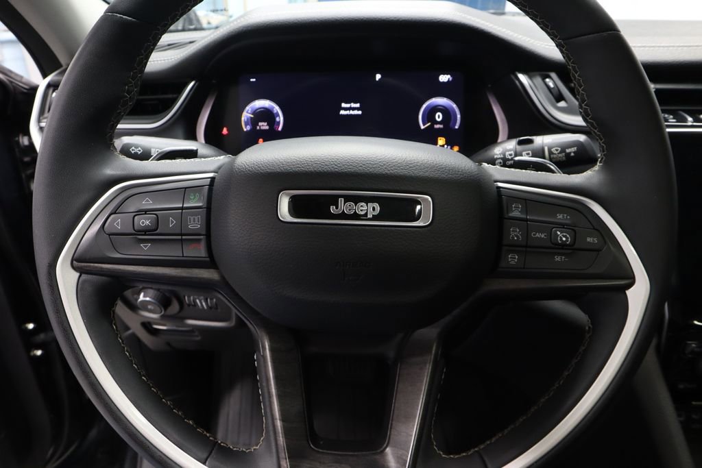 Used 2023 Jeep Grand Cherokee L Limited w/ Luxury Tech Group II image 32