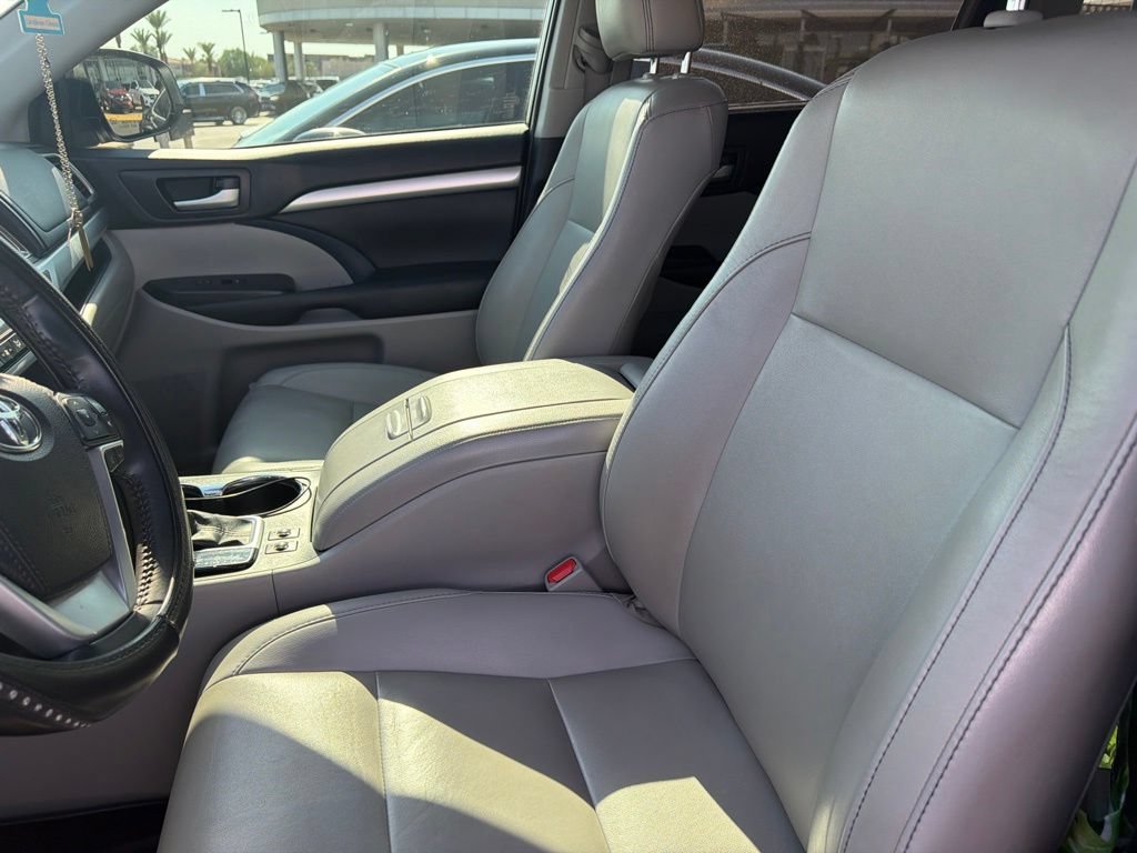 Used 2019 Toyota Highlander XLE FWD image 7