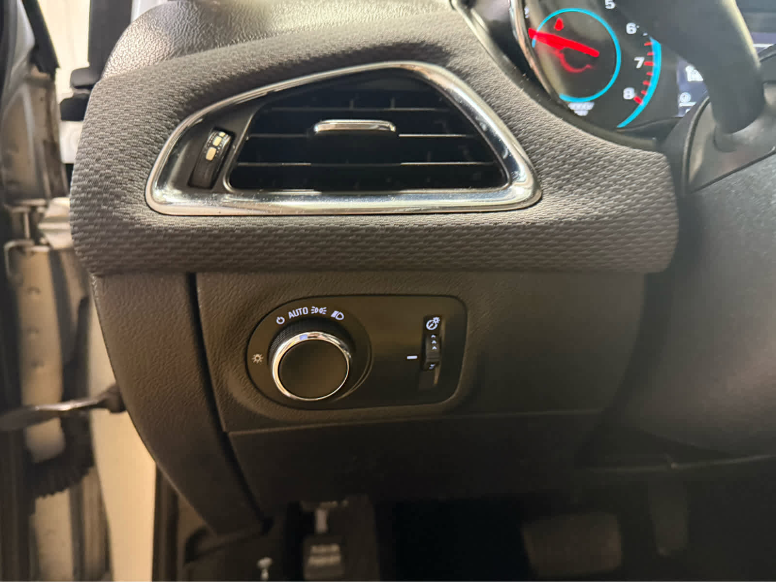 Used 2018 Chevrolet Cruze LS image 9