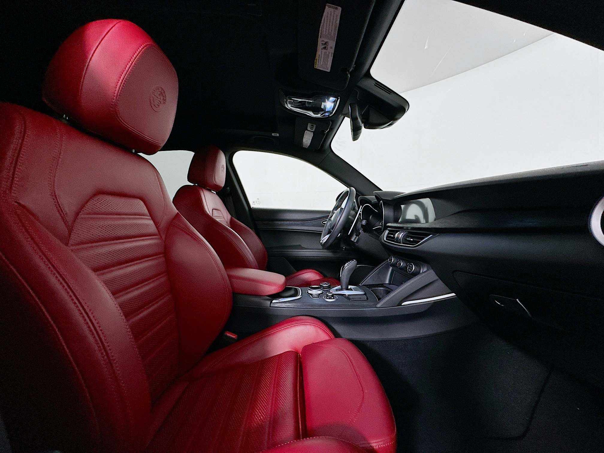 Used 2023 Alfa Romeo Stelvio Sprint RWD image 33