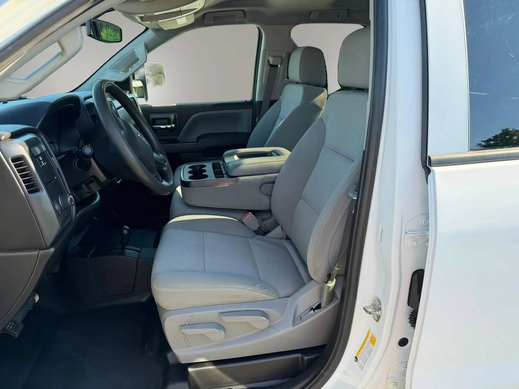 Used 2019 Chevrolet Silverado 2500 W/T AWD/4WD image 2