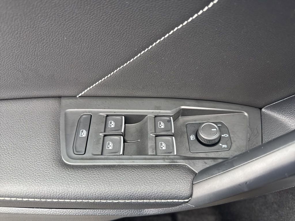 Used 2023 Volkswagen Tiguan SE w/ Panoramic Sunroof Package image 28