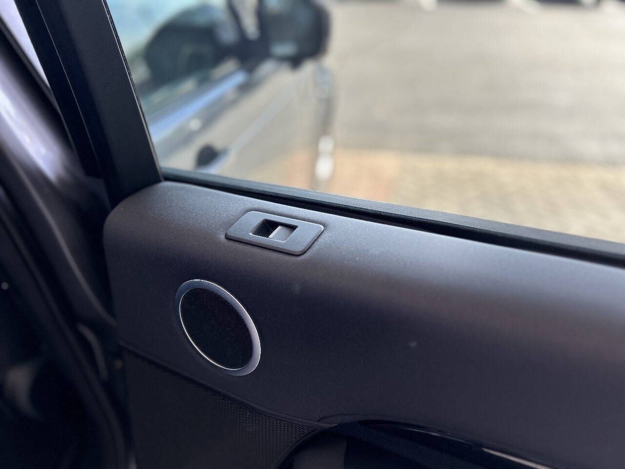Used 2018 Land Rover Discovery SE AWD/4WD image 49