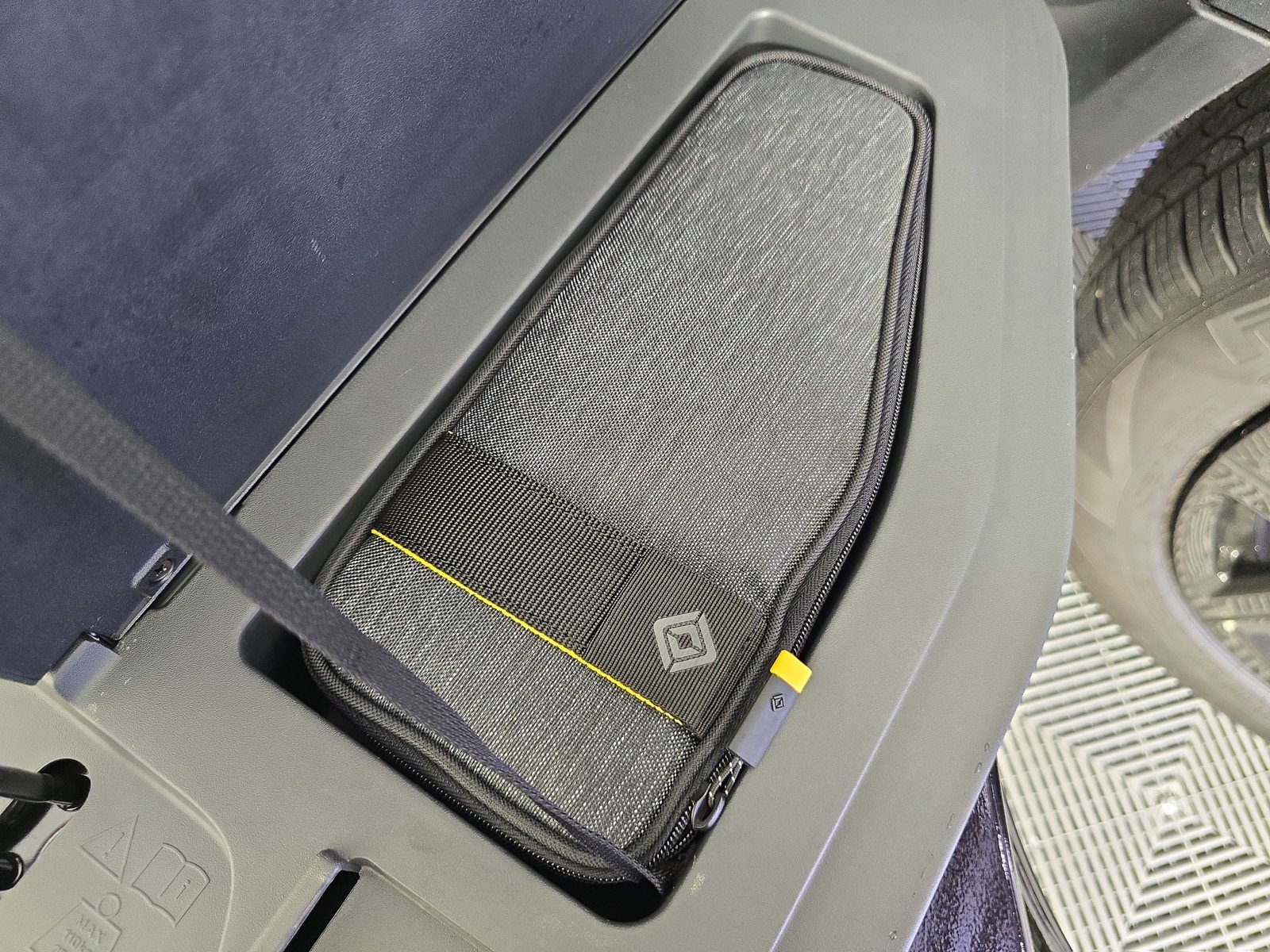 Used 2022 Rivian R1T Adventure image 32