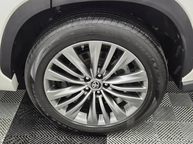 Used 2021 Toyota Highlander Platinum FWD image 11