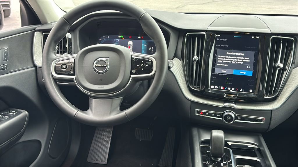 Certified 2025 Volvo XC60 B5 Plus AWD/4WD image 7