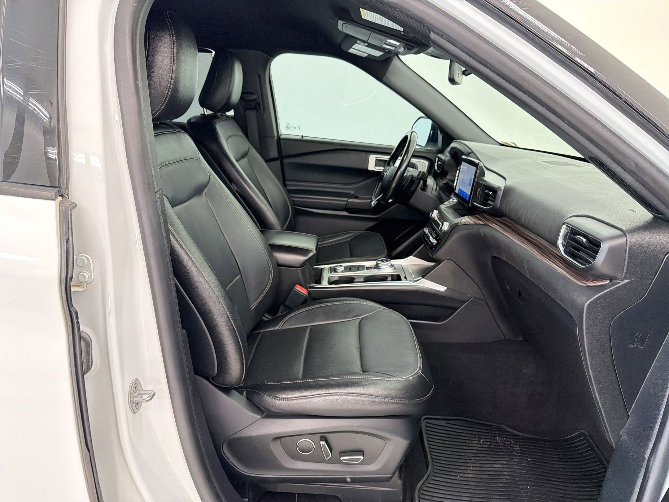 Used 2020 Ford Explorer Limited image 23