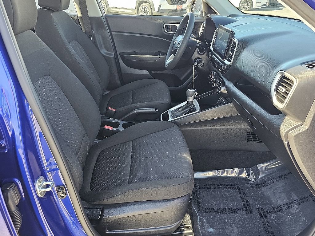 Used 2022 Hyundai Venue SE FWD image 16