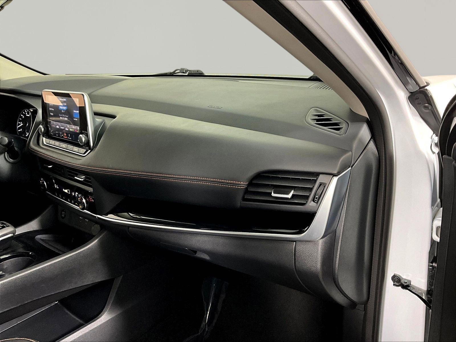 Certified 2025 Nissan Rogue SV AWD/4WD image 26