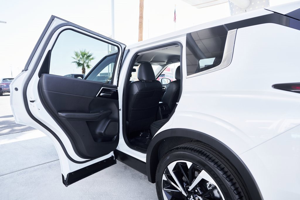 Used 2024 Mitsubishi Outlander SE image 16