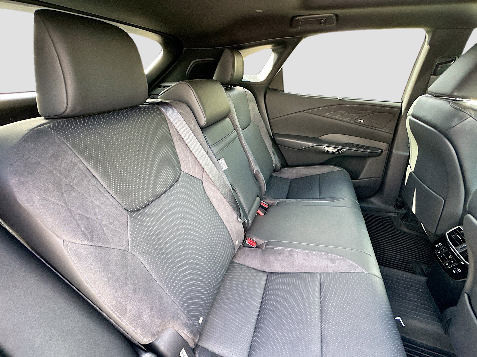 Used 2024 Lexus RX 350 w/ Luxury Package image 30