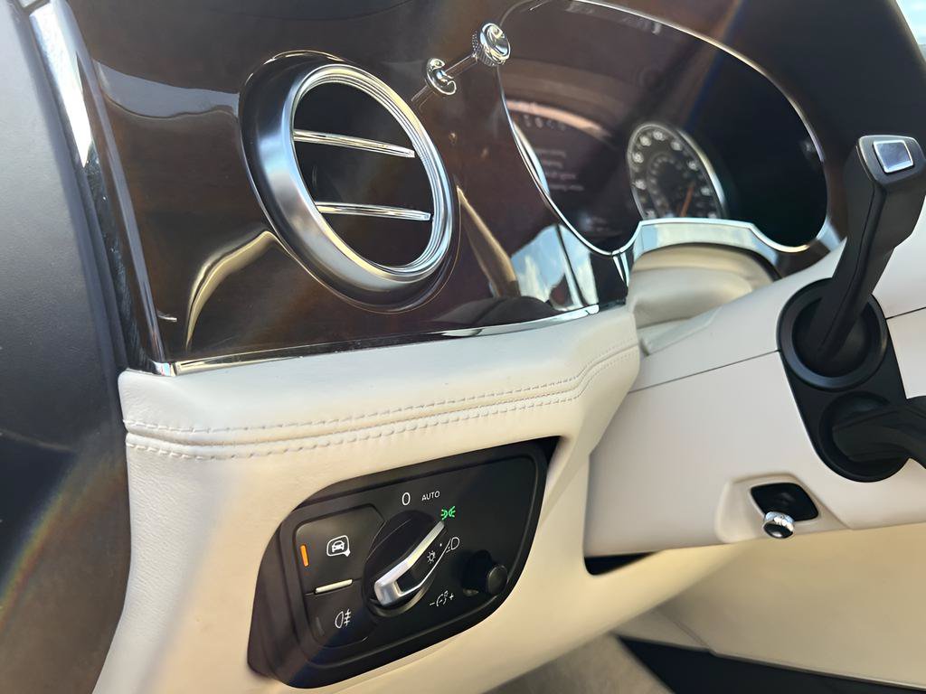Used 2018 Bentley Bentayga AWD/4WD image 23