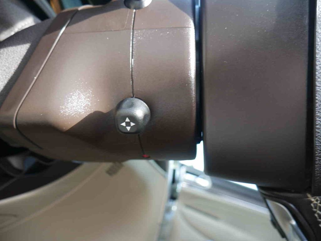 Used 2017 Jeep Grand Cherokee Overland w/ Jeep Active Safety Group image 33