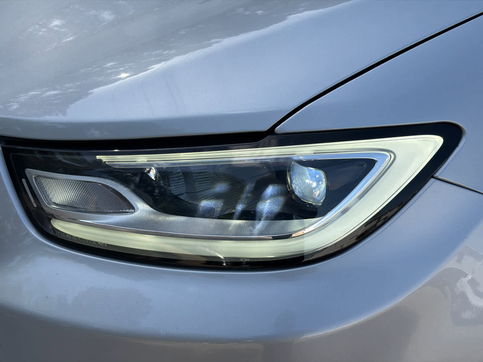 Used 2024 Chrysler Pacifica Touring-L FWD image 9