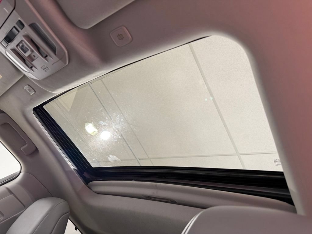 Used 2023 Toyota Highlander XLE AWD/4WD image 18