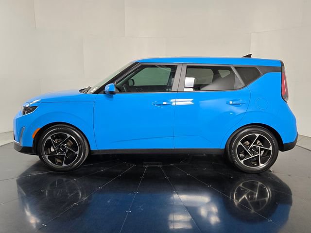 Used 2023 Kia Soul EX image 3