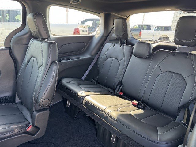 New 2026 Chrysler Pacifica Select image 31