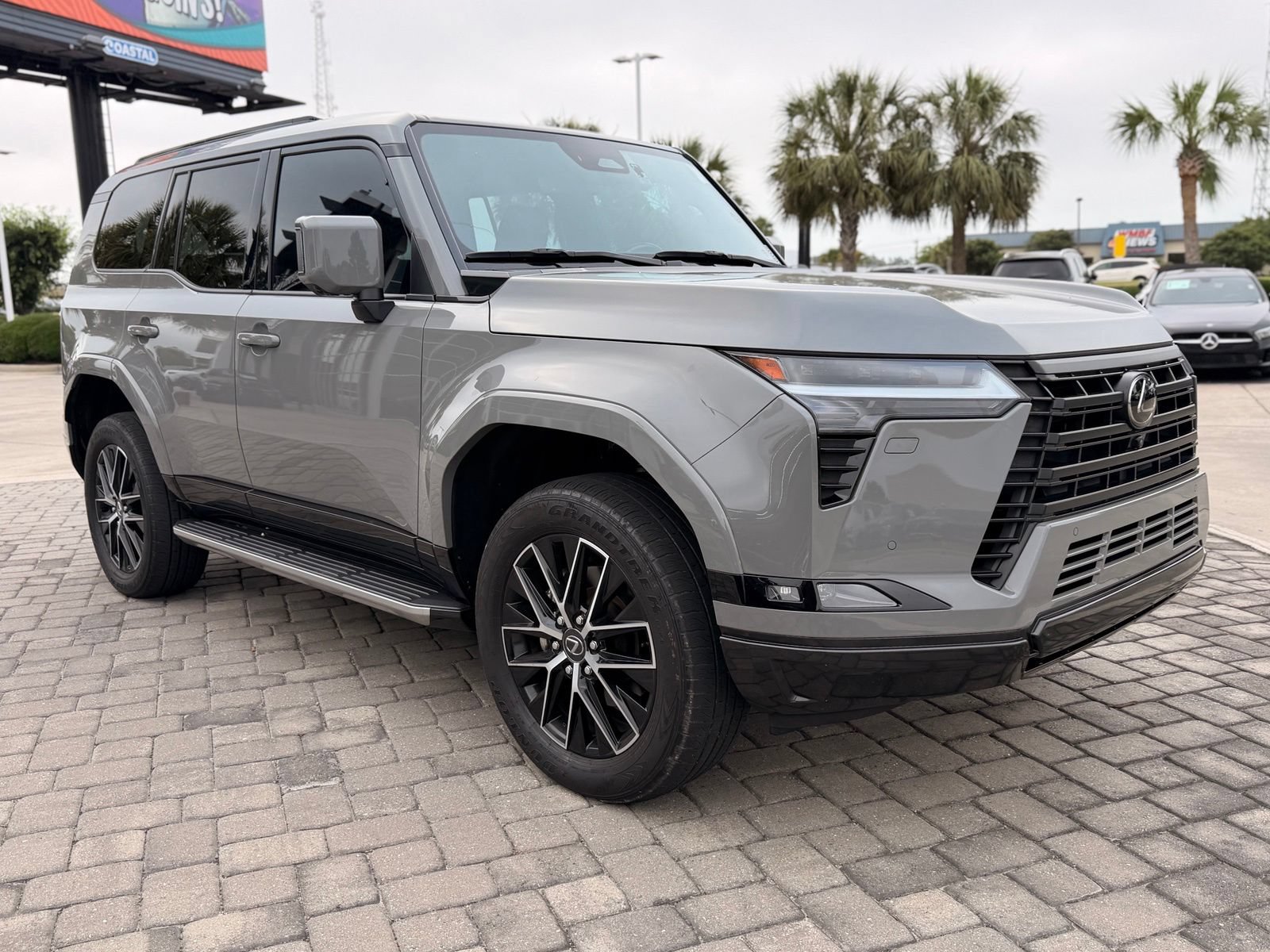 Used 2024 Lexus GX 550 w/ Accessory Package (2T) AWD/4WD image 7