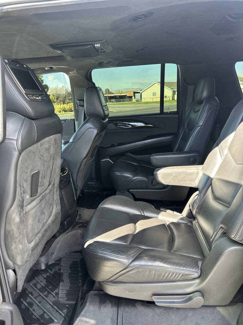 Used 2017 Cadillac Escalade ESV Platinum image 15