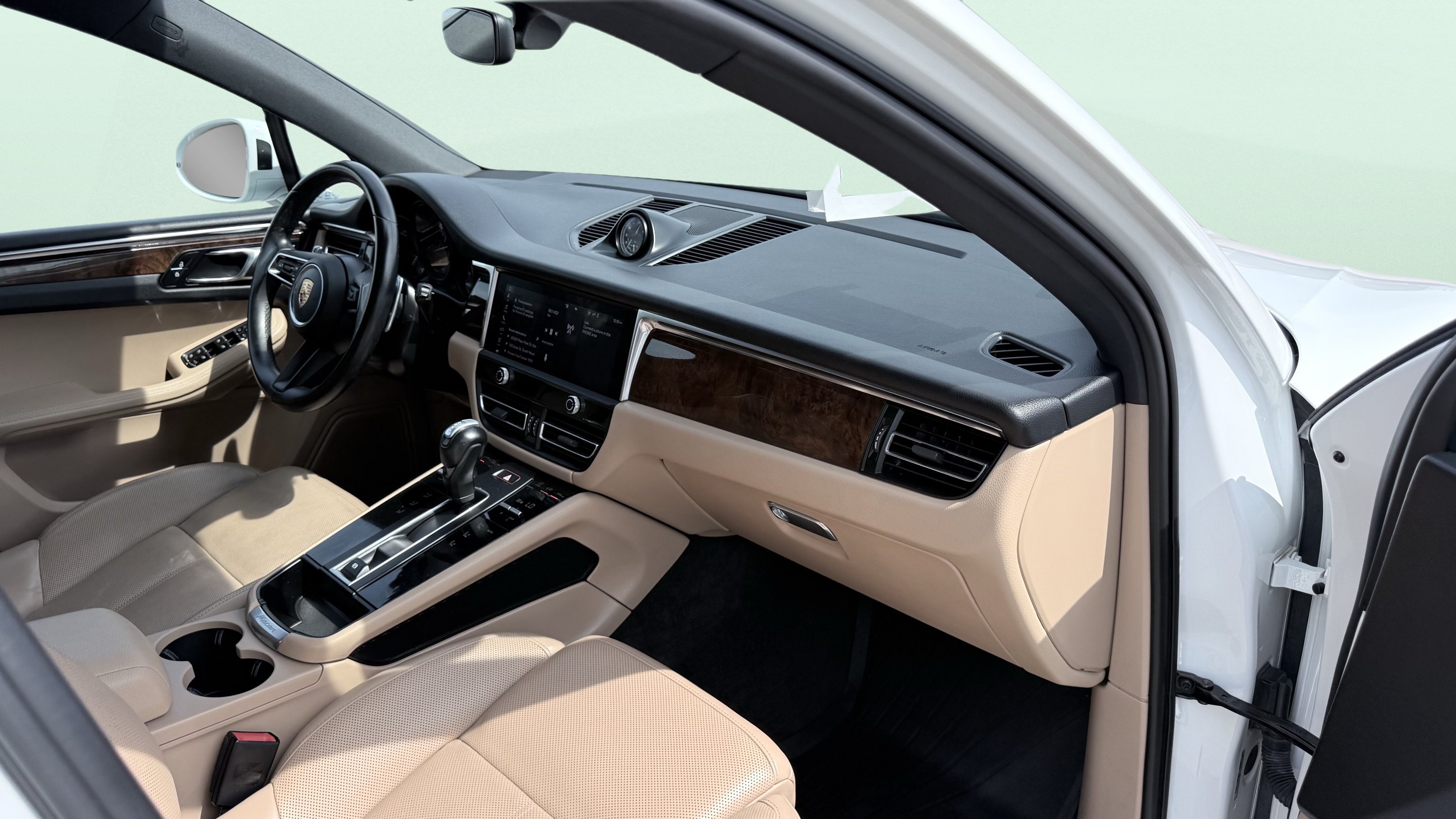 Used 2023 Porsche Macan Turbo AWD/4WD image 38