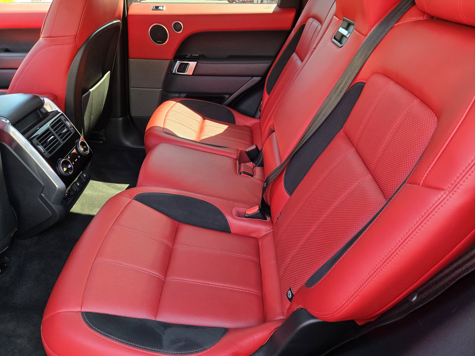 Used 2018 Land Rover Range Rover Sport Supercharged AWD/4WD image 12