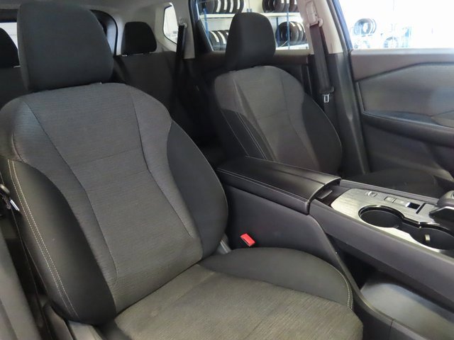 Used 2023 Nissan Rogue SV image 6