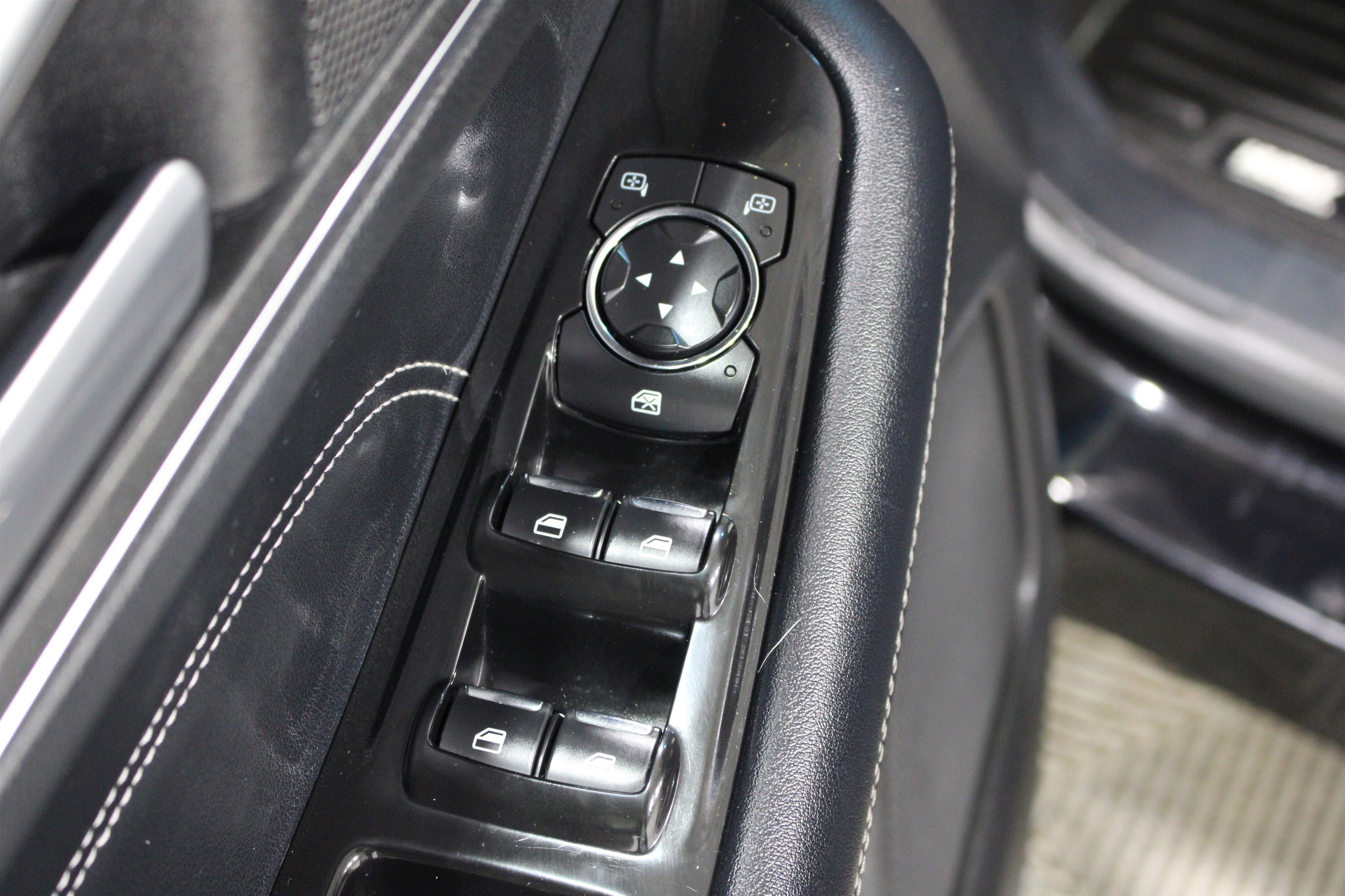Used 2017 Ford Edge SEL w/ Equipment Group 201A FWD image 7