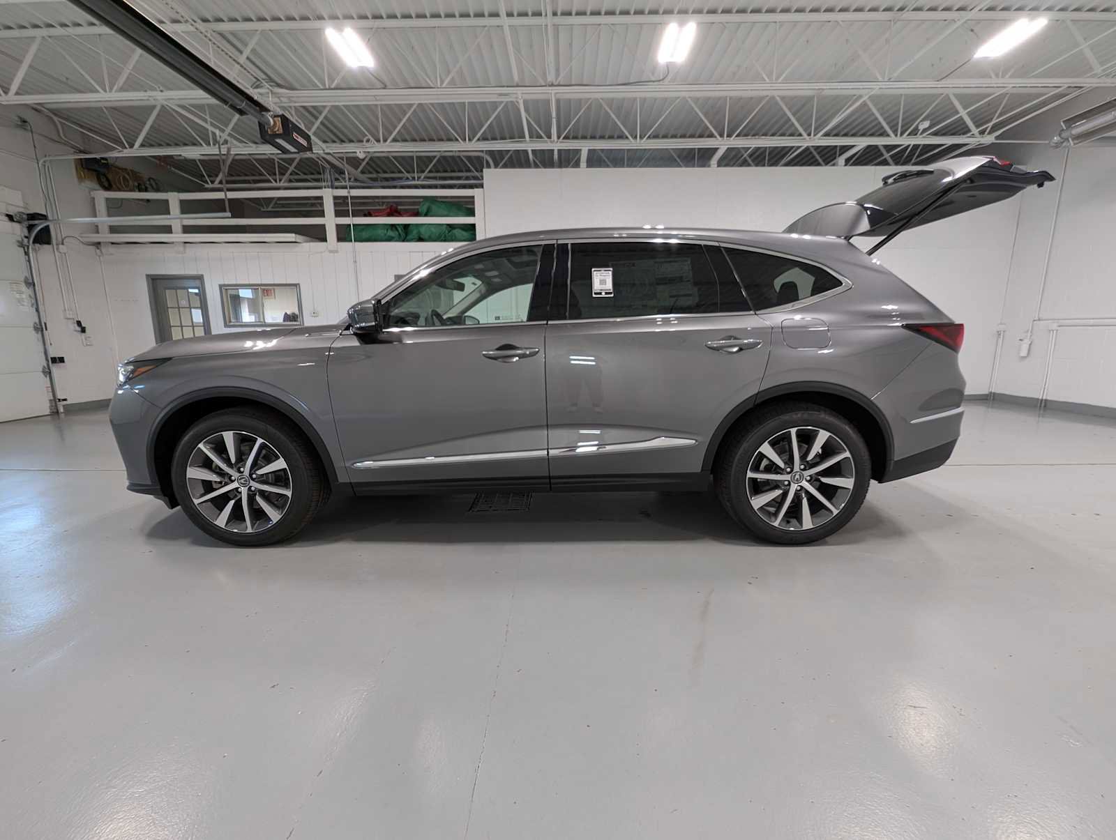 Used 2025 Acura MDX SH-AWD w/ Technology Package image 10