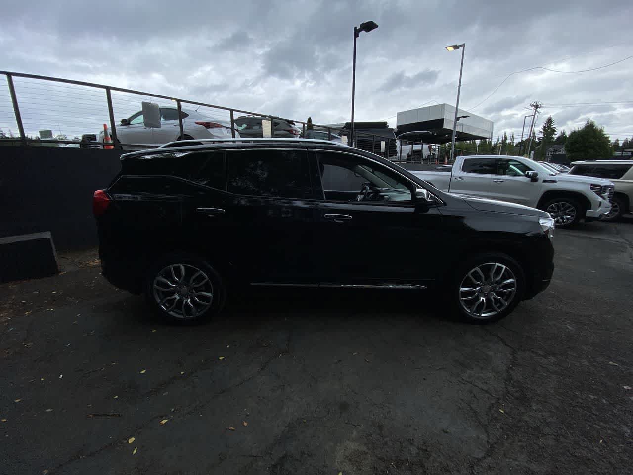 Used 2022 GMC Terrain Denali w/ Denali Premium Package AWD/4WD image 7