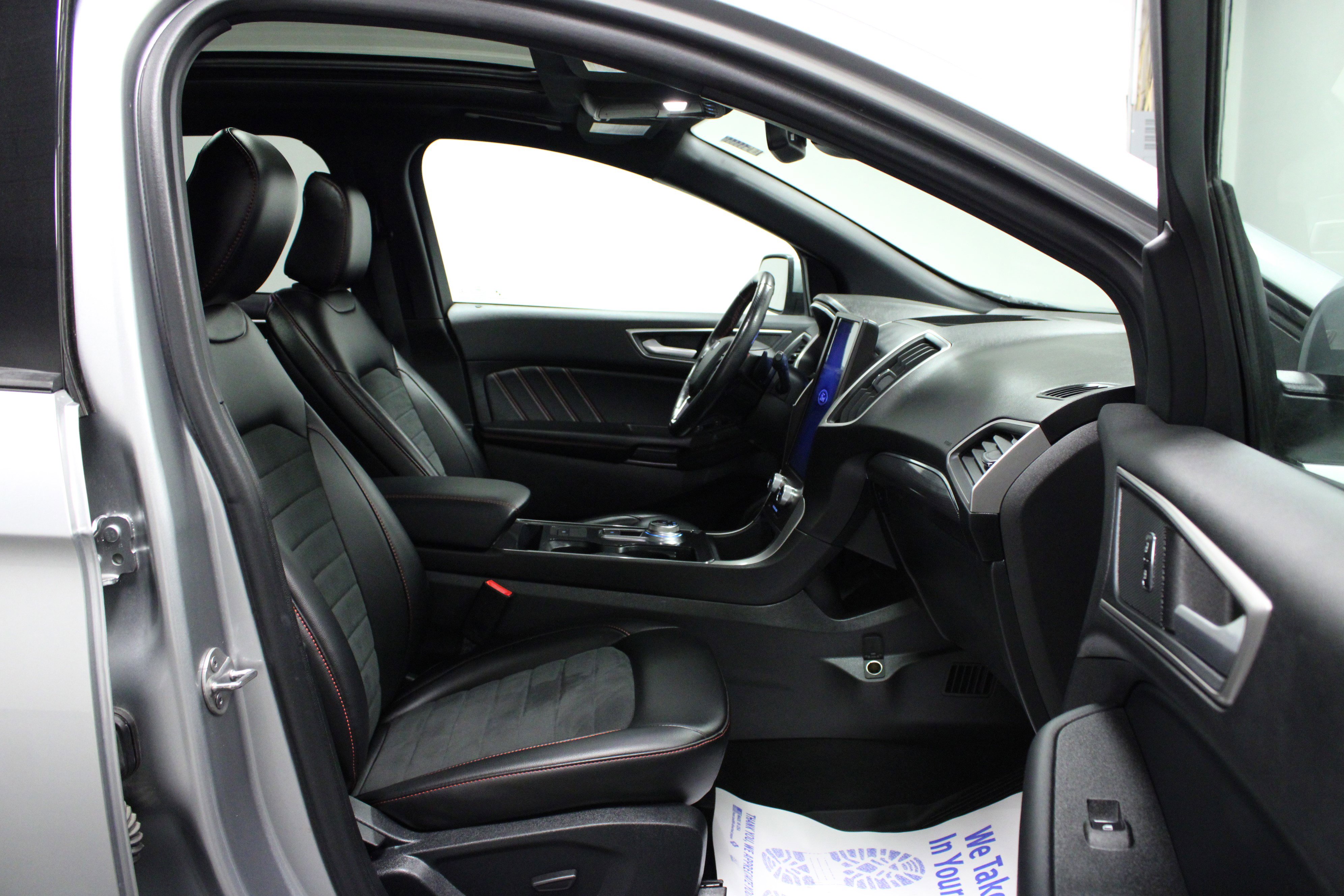 Used 2021 Ford Edge ST-Line w/ Class II Trailer Tow Package image 16